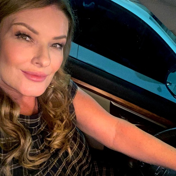 Meet your Posher, Micki - Picture 1 of 8